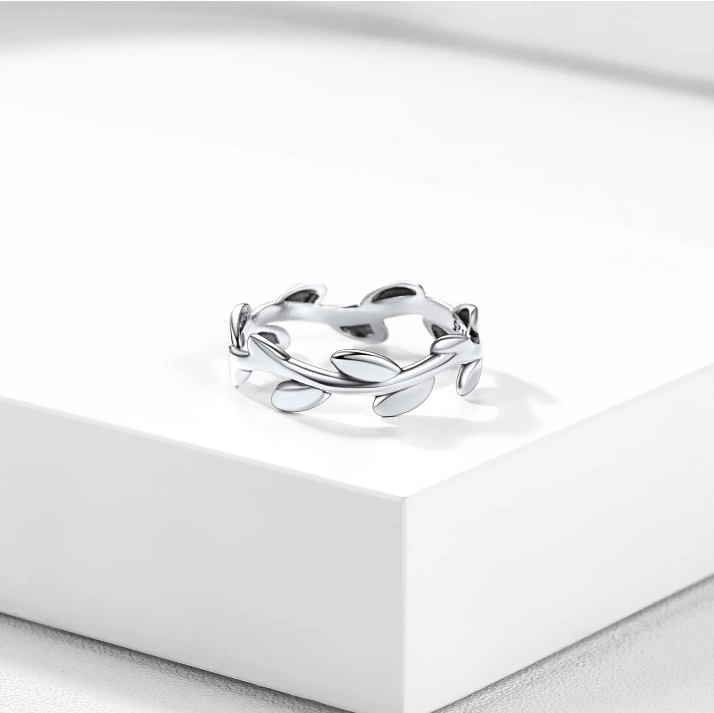 ChicSilver Olive Leaf Ring (Size: 9)